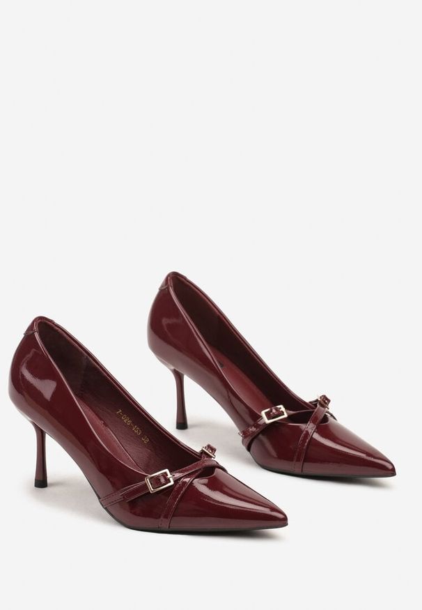 Born2be - Bordowe Szpilki Vices Lakierowane Ozdobione Paskami z Klamrami Tameliae. Okazja: na co dzień. Zapięcie: klamry. Kolor: czerwony. Materiał: lakier. Wzór: aplikacja. Obcas: na szpilce. Styl: casual. Wysokość obcasa: średni