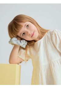 Reserved - Sukienka z haftowanym wzorem - złamana biel. Materiał: bawełna. Wzór: haft #1