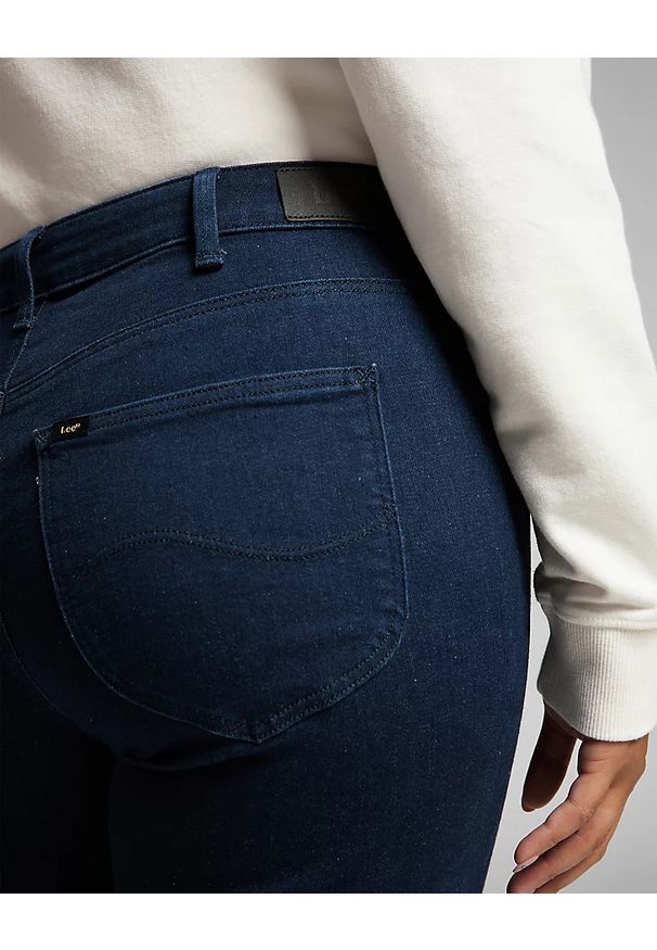 Lee - DAMSKIE SPODNIE JEANSOWE LEE Stella Tapered Plus DARK EVITA L31LPVYY 112139856