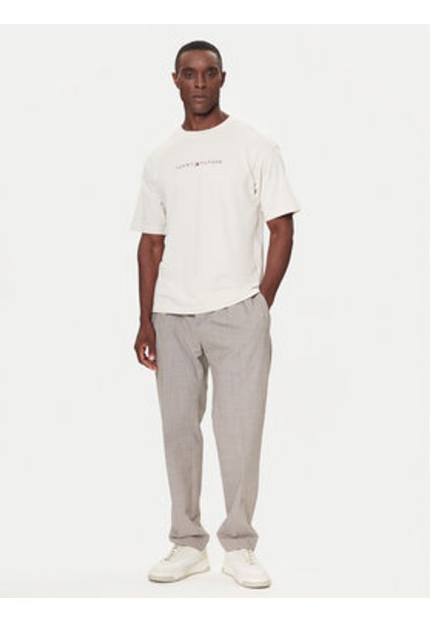 TOMMY HILFIGER - Tommy Hilfiger T-Shirt UM0UM03685 Écru Relaxed Fit. Materiał: bawełna