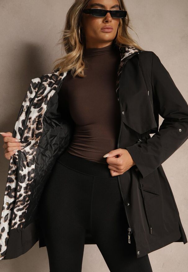 Renee - Czarna Kurtka Parka Ozdobiona Sznurkami przy Odpinanym Kapturze Loriballe. Okazja: na co dzień. Kolor: czarny. Materiał: jeans. Wzór: aplikacja. Sezon: jesień. Styl: casual