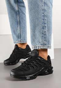 Renee - Czarne Buty Sportowe Sneakersy z Tłoczoną Cholewką Calzivis. Okazja: na co dzień. Kolor: czarny. Materiał: jeans. Szerokość cholewki: normalna. Wzór: aplikacja #3