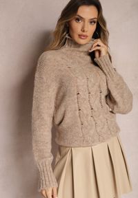 Renee - Ciemnobeżowy Golf z Wełną i Warkoczykowym Splotem Emunsja. Typ kołnierza: golf. Kolor: beżowy. Materiał: wełna. Długość rękawa: długi rękaw. Długość: długie. Wzór: ze splotem. Styl: klasyczny #5
