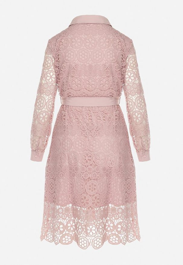 Born2be - Różowa Koszulowa Rozkloszowana Sukienka Midi z Paskiem i Ozdobną Koronką oraz Guzikami Casuva. Okazja: na imprezę. Kolor: różowy. Materiał: koronka. Wzór: koronka. Typ sukienki: koszulowe. Styl: wizytowy, klasyczny, elegancki. Długość: midi