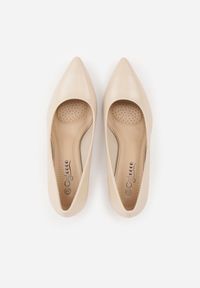 Born2be - Beżowe Czółenka na Geometrycznym Obcasie Oriphishis. Okazja: na spotkanie biznesowe. Kolor: beżowy. Wzór: geometria. Obcas: na obcasie. Styl: biznesowy, elegancki. Wysokość obcasa: średni #4