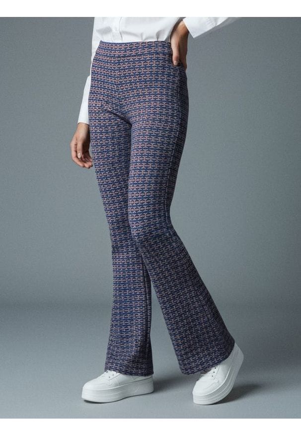 Sinsay - Wzorzyste spodnie flare - niebieski. Kolor: niebieski