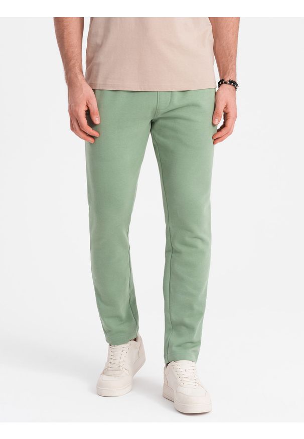 Ombre Clothing - Spodnie męskie dresowe z nogawką bez ściągacza - zielone V3 - Rozmiar: S. Kolor: zielony. Materiał: dresówka. Wzór: aplikacja. Styl: klasyczny, sportowy