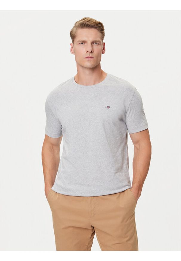GANT - Gant T-Shirt Shield 2003184 Szary Regular Fit. Kolor: szary. Materiał: bawełna