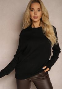 Renee - Czarny Sweter o Klasycznym Kroju z Wełną Mairissa. Okazja: na co dzień, na spotkanie biznesowe, na spacer. Kolor: czarny. Materiał: wełna. Styl: klasyczny #4