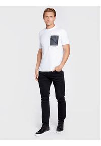 Calvin Klein T-Shirt Shadow Chest K10K110111 Biały Regular Fit. Kolor: biały. Materiał: bawełna #2