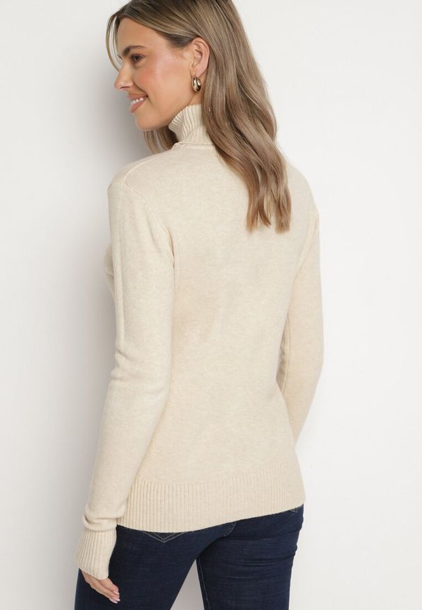 Born2be - Beżowy Sweter z Golfem z Domieszką Kaszmiru i Wiskozy Zaisma. Okazja: na co dzień. Typ kołnierza: golf. Kolor: beżowy. Materiał: wiskoza, kaszmir. Długość rękawa: długi rękaw. Długość: długie. Styl: elegancki, casual