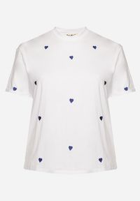 Born2be - Biało-Niebieski Bawełniany T-shirt Zdobiony Haftem w Kształcie Serc Naloree. Okazja: na co dzień. Kolekcja: plus size. Kolor: biały. Materiał: bawełna. Wzór: aplikacja, haft. Styl: klasyczny, elegancki, casual