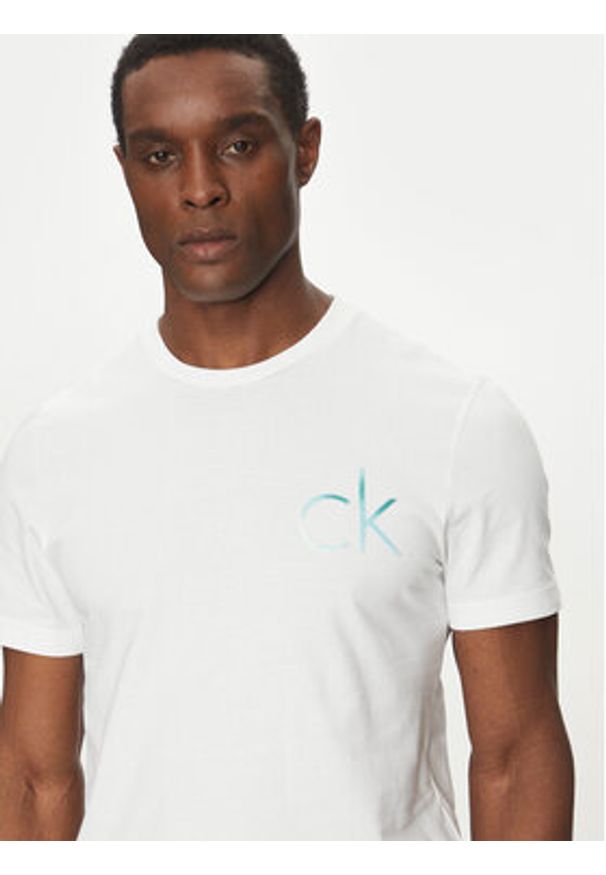 Calvin Klein T-Shirt Chest Logo K10K114146 Biały Regular Fit. Kolor: biały. Materiał: bawełna