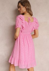 Renee - Rózowa Sukienka Mini z Gumką w Talii i Wiązaniem na Plecach Olitisa. Typ kołnierza: dekolt kwadratowy, kołnierz z falbankami. Kolor: różowy. Długość: mini #3