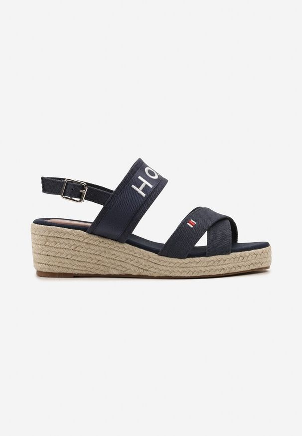 Born2be - Granatowe Sandały na Niskim Koturnie z Przeplatanymi Paskami w Stylu Boho Zapinane przy Kostce Herianna. Zapięcie: pasek. Kolor: niebieski. Sezon: lato. Obcas: na koturnie. Styl: boho