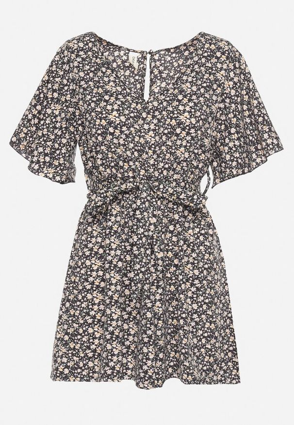 Born2be - Czarno-Beżowy Kombinezon z Gumką w Pasie Zapinany przy Karku na Guzik z Dodatkowym Materiałowym Paskiem Odilla. Okazja: na spotkanie biznesowe, do pracy. Kolor: czarny. Materiał: materiał. Długość rękawa: krótki rękaw. Długość: długie. Styl: elegancki, biznesowy