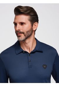 Ombre Clothing - Polo koszulka z długim rękawem zapinana na eleganckie, brandowane guziki – granatowa V3. Okazja: na co dzień. Typ kołnierza: polo. Kolor: niebieski. Materiał: nylon, elastan, skóra, dzianina. Długość rękawa: długi rękaw. Długość: długie. Styl: elegancki #4