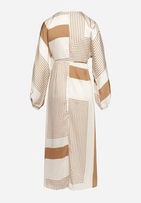 Born2be - Beżowa Sukienka Kopertowa Kimono z Geometrycznym Wzorem i Wiązanym Paskiem Klerossa. Kolor: beżowy. Materiał: materiał. Długość rękawa: długi rękaw. Wzór: geometria. Typ sukienki: kopertowe #6
