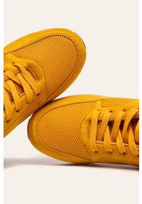 Answear Lab - Buty. Nosek buta: okrągły. Zapięcie: sznurówki. Kolor: żółty. Materiał: syntetyk, skóra, zamsz, materiał. Szerokość cholewki: normalna. Obcas: na obcasie. Wysokość obcasa: średni #2
