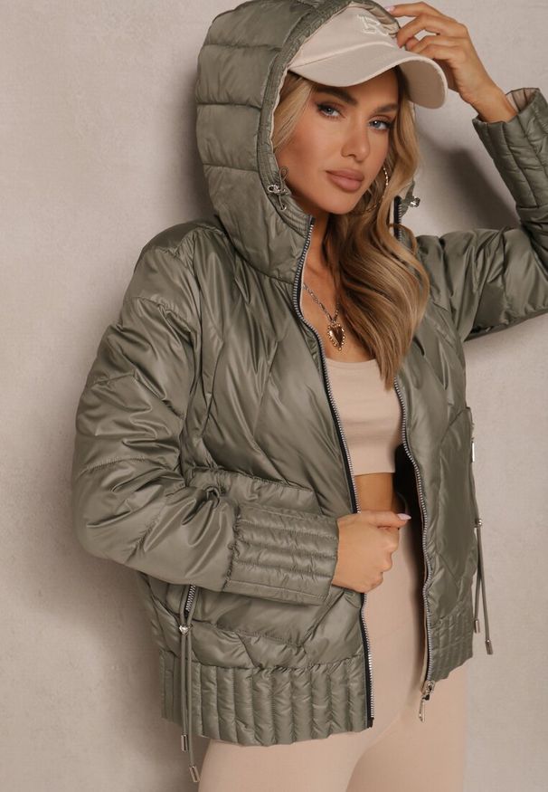 Renee - Zielona Pikowana Kurtka Dwustronna z Kapturem Eravinea. Okazja: na co dzień. Typ kołnierza: kaptur. Kolor: zielony. Materiał: jeans. Styl: elegancki, casual