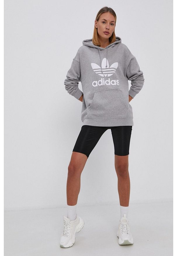 adidas Originals Bluza bawełniana H33589 damska kolor szary z kapturem z nadrukiem. Typ kołnierza: kaptur. Kolor: szary. Materiał: bawełna. Wzór: nadruk