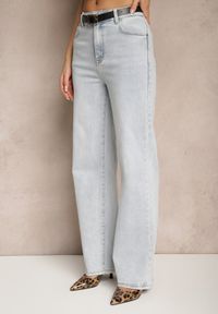 Renee - Jasnoniebieskie Jeansy High Waist o Szerokim Kroju w Klasycznym Stylu Sesalitia. Okazja: na co dzień. Stan: podwyższony. Kolor: niebieski. Wzór: aplikacja. Styl: klasyczny #4