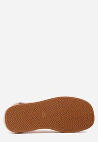 Renee - Różowe Sandały Typu Botki Ozdobione Metaliczną Klamrą z Przodu Adrasaia. Zapięcie: klamry. Kolor: różowy. Wzór: aplikacja. Sezon: lato #2