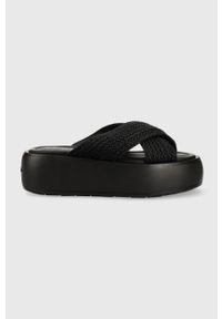 Calvin Klein klapki BUBBLE SLIDE - WOVEN damskie kolor czarny na platformie HW0HW01468. Kolor: czarny. Materiał: skóra, materiał. Wzór: gładki. Obcas: na platformie