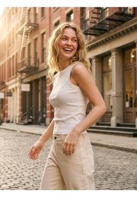 Sinsay - Top z ozdobnymi kryształkami - kremowy. Kolor: kremowy #1