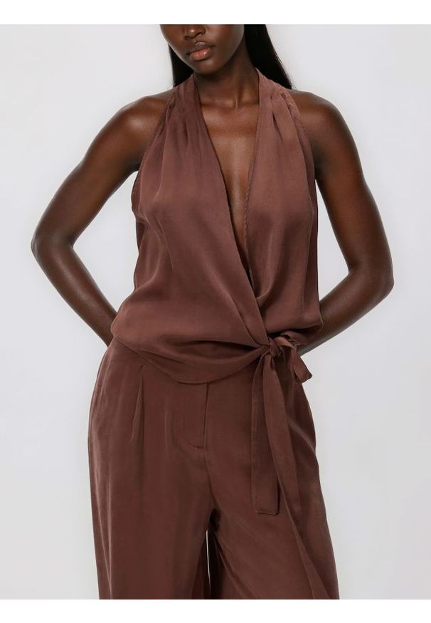 Reserved - Top z lyocellem - brązowy. Kolor: brązowy. Materiał: wiskoza