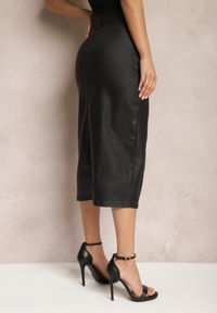 Renee - Czarna Spódnica z Ekoskóry High Waist z Rozcięciem i Napami z Przodu Asttia. Okazja: na co dzień. Stan: podwyższony. Kolor: czarny. Styl: casual, elegancki