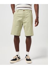 Wrangler - MESKIE SPODENKI WRANGLER CJ CHINO SHORTS TEA 112362921. Okazja: na co dzień, na spacer. Materiał: bawełna, elastan, materiał. Sezon: lato. Styl: klasyczny, casual