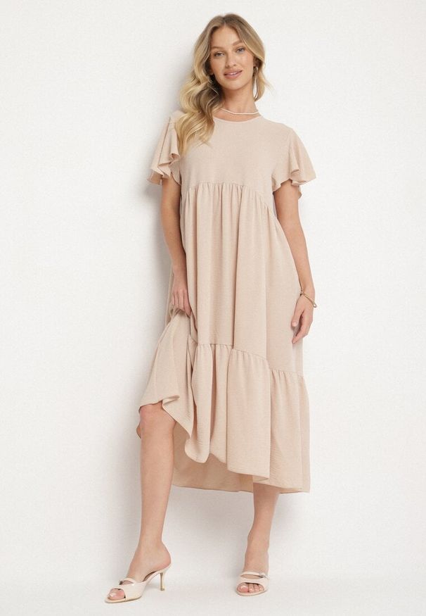 Born2be - Jasnobeżowa Sukienka o Rozkloszowanym Kroju z Wiskozą Filastia. Okazja: na co dzień. Typ kołnierza: dekolt w kształcie V. Kolor: beżowy. Materiał: wiskoza. Długość rękawa: krótki rękaw. Typ sukienki: rozkloszowane. Styl: klasyczny, casual, elegancki