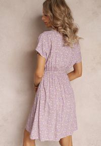 Renee - Fioletowa Rozkloszowana Sukienka Mini w Kwiaty z Gumką w Pasie z Wiskozy Elineano. Kolor: fioletowy. Materiał: wiskoza. Długość rękawa: krótki rękaw. Wzór: kwiaty. Długość: mini