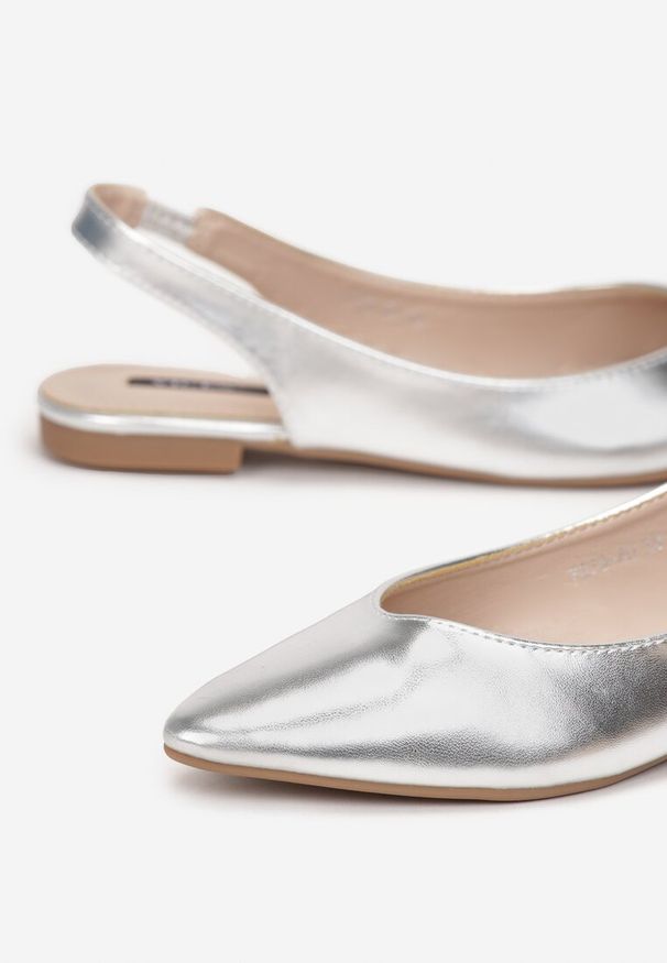 Born2be - Srebrne Pudrowe Sandały Slingback z Noskiem w Szpic Arrilla. Okazja: na spacer, na spotkanie biznesowe, na co dzień. Kolor: srebrny. Sezon: lato. Styl: elegancki, biznesowy, casual