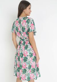 Born2be - Zielona Rozkloszowana Sukienka z Metaliczną Nitką i Wiązanym Paskiem Noldan. Kolor: zielony. Materiał: wiskoza, materiał, tkanina. Wzór: kwiaty #3