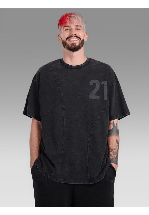 4f - 4F T-shirt oversize z nadrukiem męski 4F x Tomasz Fornal - szary L. Okazja: na co dzień. Kolor: szary. Materiał: materiał, tkanina. Wzór: nadruk. Styl: street, sportowy, casual