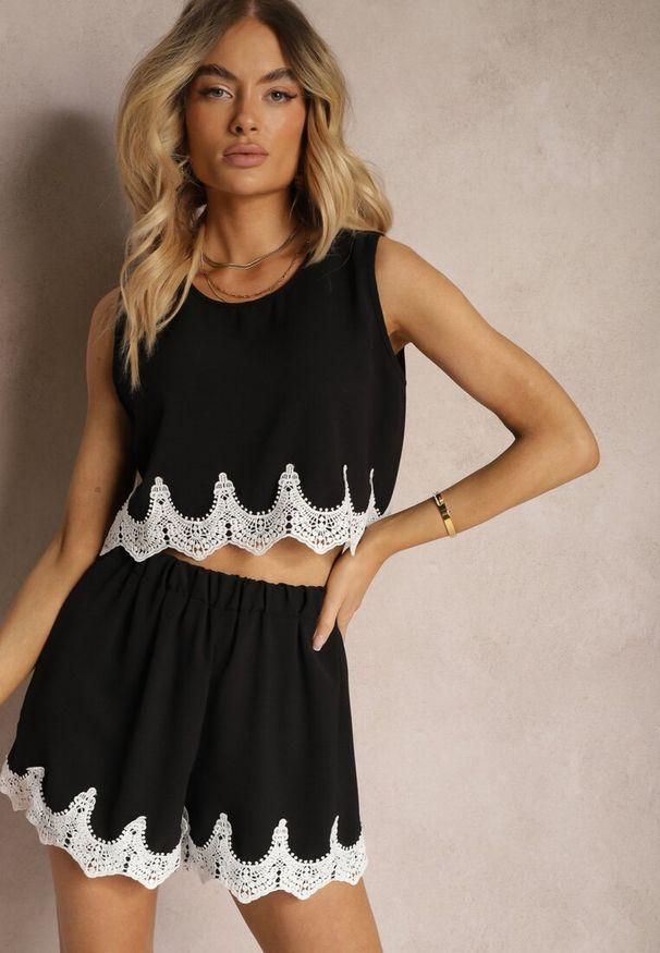 Renee - Czarny Komplet Ozdobiony Koronką Top na Ramiączkach Szorty Luźne High Waist Filoa. Kolor: czarny. Materiał: koronka. Wzór: aplikacja, koronka