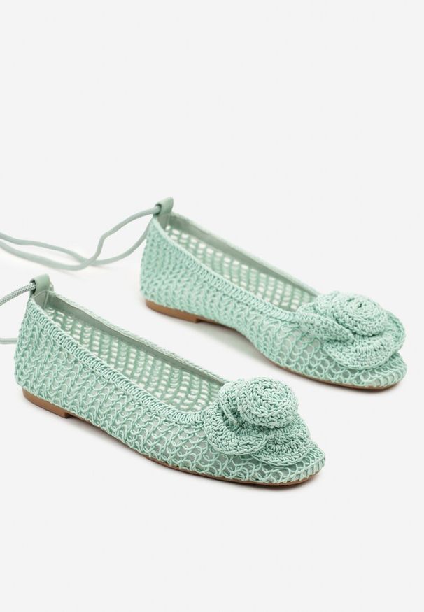 Renee - Zielone Balerinki z Ażurową Cholewką Ozdobione Kwiatem 3D Cleiria. Kolor: zielony. Materiał: jeans. Szerokość cholewki: normalna. Wzór: ażurowy, kwiaty, aplikacja. Styl: elegancki