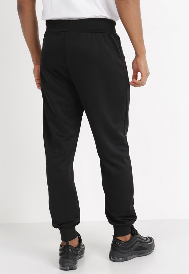 Born2be - Czarne Spodnie Dresowe Lasthaia. Okazja: na co dzień. Kolekcja: plus size. Kolor: czarny. Materiał: dresówka. Wzór: gładki. Styl: sportowy, casual