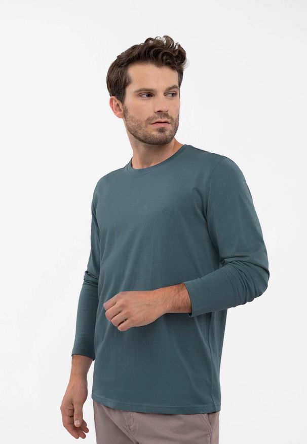 Volcano - Denimowy longsleeve L-HALS. Kolekcja: plus size. Materiał: włókno, materiał, dresówka, bawełna, skóra. Długość rękawa: długi rękaw. Długość: długie. Wzór: gładki, aplikacja. Sezon: zima, wiosna, jesień, lato. Styl: klasyczny