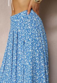 Renee - Niebieska Wiskozowa Spódnica Midi z Rozcięciem na Boku Missane. Kolor: niebieski. Materiał: wiskoza