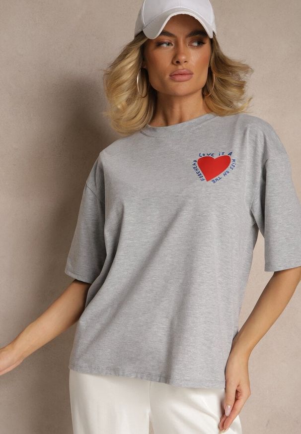 Renee - Szary T-shirt z Bawełny Ozdobiony Sercem Ranira. Okazja: na co dzień. Kolor: szary. Materiał: bawełna. Wzór: aplikacja. Styl: casual
