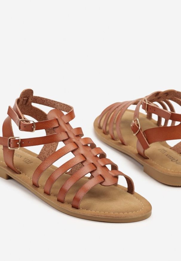 Born2be - Brązowe Sandały Typu Rzymianki Ziresea. Okazja: na co dzień. Zapięcie: sprzączka. Kolor: brązowy. Materiał: jeans. Obcas: na obcasie. Styl: elegancki, casual