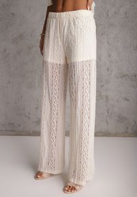 Renee - Beżowy Eteryczny Komplet z Koronką i Falbankami Top i Spodnie Wide Leg Pretilaine. Kolor: beżowy. Materiał: koronka. Wzór: koronka #6