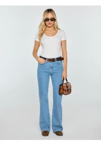 Big-Star - Koszulka damska slim w prążek biała Minsa 100. Kolor: biały. Materiał: prążkowany, dzianina, skóra. Wzór: prążki. Styl: klasyczny #4