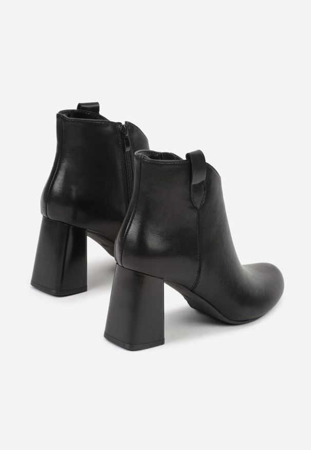 Renee - Czarne Skórzane Botki na Słupkowym Obcasie w Eleganckim Stylu Salenoria. Okazja: na co dzień. Zapięcie: zamek. Kolor: czarny. Materiał: skóra. Obcas: na obcasie. Styl: elegancki. Wysokość obcasa: średni