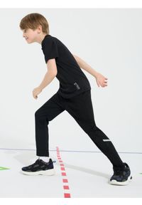 Sinsay - Spodnie sportowe Active - czarny. Kolor: czarny. Styl: sportowy