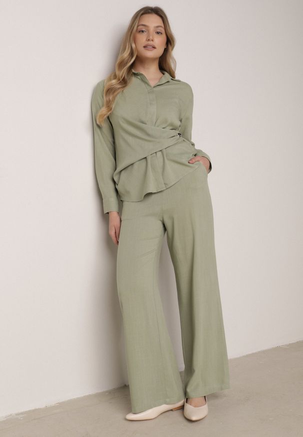 Born2be - Zielony Wiskozowy Komplet Asymetryczna Koszula i Spodnie z Kieszeniami Moneia. Kolor: zielony. Materiał: wiskoza