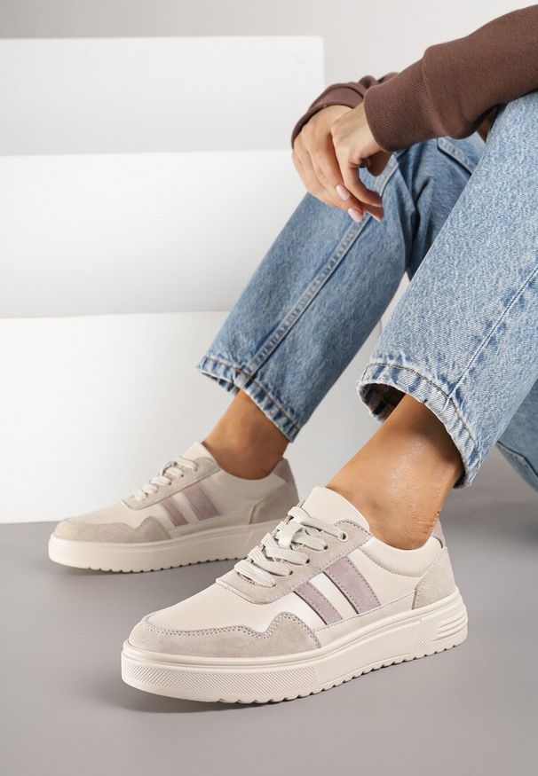 Renee - Beżowe Sneakersy ze Skóry Naturalnej Ozdobione Paskami Arabbela. Okazja: na co dzień. Zapięcie: pasek. Kolor: beżowy. Materiał: skóra. Wzór: aplikacja